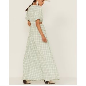 Show me your Mumu green and white maxi dress worn once